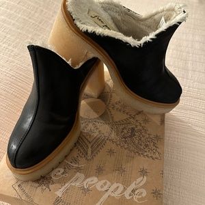 Free People James Cozy Mule black Euro size 38 with chunky gum sole & box